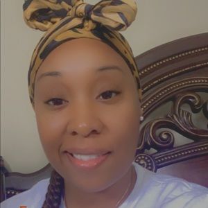 Meet your Posher, Monique